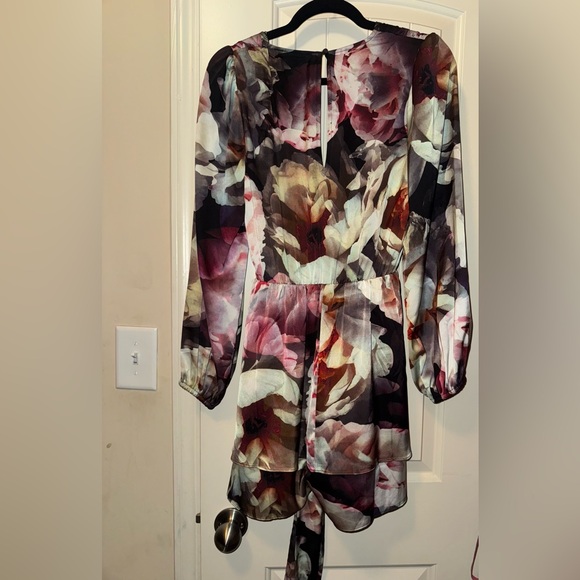 Express Floral Print Long Sleeve Romper - Size Medium - Picture 3 of 5